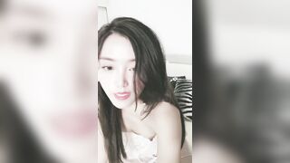 【麻花免费视频】白嫩少女居家玩弄口交舔蛋蛋呻吟不断