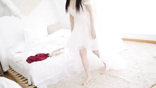 【麻花免费视频】变态男奸尸.婚纱美女，收尸看到尸体太美没忍住就给上了