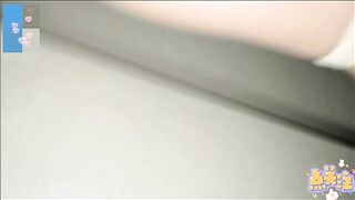 冬夜挑战公厕性爱，极品姐妹啪啪放尿！