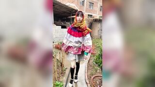 【麻花免费视频】快手艺公主网红刚发育的小萝莉被生父乱伦事件流出，极品一线天逼型！