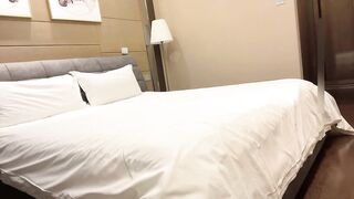 【麻花免费视频】白嫖大神PUA良家人妻，百威配红酒打算操一宿