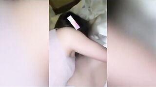 【麻花免费视频】老公破产人妻出轨，手机里被老公发现出轨做爱视频！