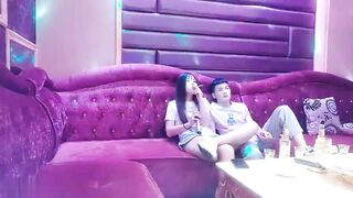 【麻花免费视频】这个KTV在哪里，大家快去啊，能唱能跳还能操！