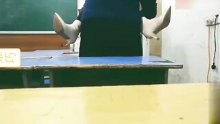 【麻花免费视频】乱伦教师大姨子，真对好幸福