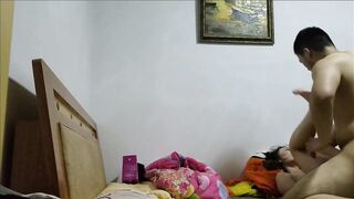 【麻花免费视频】人妻小少妇偷情，趁她老公出差家中偷情自拍骚叫不停