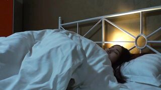 【麻花免费视频】迷奸三人组，下药极品人妻，各种姿态爆操