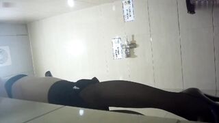 【麻花免费视频】原来女生跟男生一样，盘点女孩在卫生间里自慰被偷拍合集