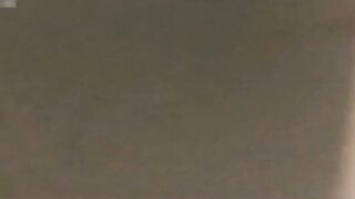 【麻花免费视频】原来女生跟男生一样，盘点女孩在卫生间里自慰被偷拍合集