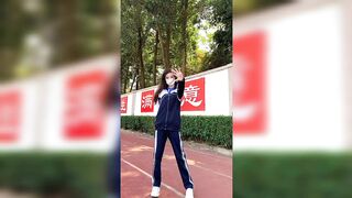 【麻花免费视频】四川广安04年反差婊，平时是同学心中女神，其实是金主爸爸胯下母狗