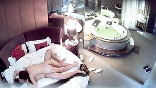 【麻花免费视频】情趣酒店豪华套房水滴摄像头监控偷拍，貌似很饥渴的一对