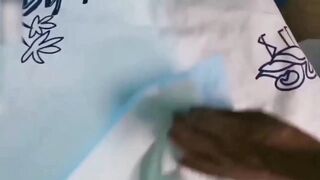 【麻花免费视频】智障高中处女学生妹，被诱骗破处开苞，强行口交到干呕