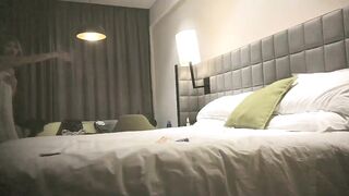 【麻花免费视频】骚气小姐姐性感迷人太招操，大鸡巴猛男打两炮爽上天