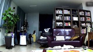 【麻花免费视频】【硬核泄密】中年夫妻做爱正在口交，闺蜜来了在旁边看，边聊天边继续啪啪