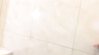 【麻花免费视频】【超刺激乱伦】和妈妈还有干妹妹双飞，体验在卫生间干完妹妹回房间再操干妈，娘俩伺候我一个的感觉简直是没谁了.