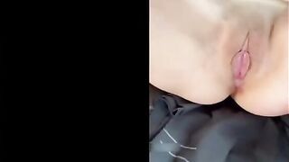 【麻花免费视频】【露出精选】网红反差婊母狗户外车震，露逼自慰