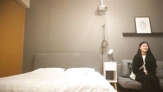 【麻花免费视频】【大叔探花】蜂腰翘臀清纯169cm小姐姐被大叔暴力打桩