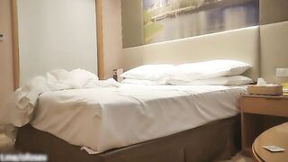 【麻花免费视频】气质甜美外围小少妇，手伸进内裤揉搓肥穴