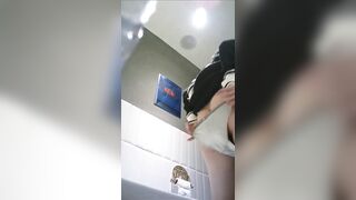 【麻花免费视频】【厕拍精品】被丝袜包裹的翘臀，微微撅起喷尿