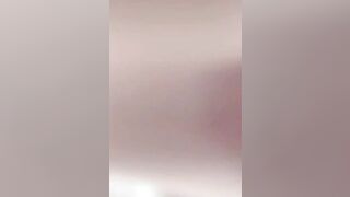 【麻花免费视频】【叔嫂乱伦】帮大嫂通下水道，偷看到嫂子换衣服，忍不住直接强行狂操嫂子