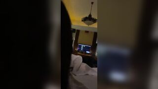 【麻花免费视频】同学聚会后开房约班花，微醺的班花好骚自己摆起了腰