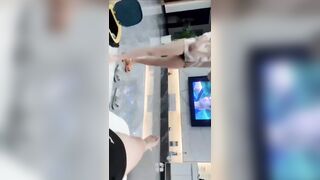 【麻花免费视频】大神就吃窝边草，草了亲妈又操亲姐