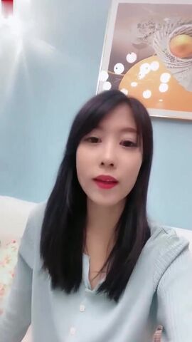 【麻花免费视频】【超美双胞胎和男同事的误会】前一秒气势汹汹，后一秒舔脚丫子