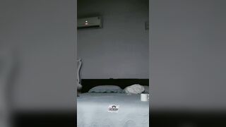 【麻花免费视频】叫来漂亮老相好在家啪啪，骚操作抱着冲刺，操完两人喝喝小酒，我们很会享受吧？