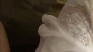 拜金女电影挑逗直接到卫生间里啪啪 回到住宿再继续草6