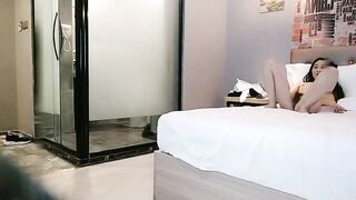 微信約嫖苗條少婦 屁股下面墊兩個枕頭草妹子的逼