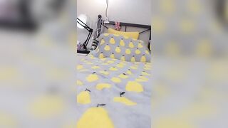 妖艳骚气长发新人苗条美女主播 性感情趣装高跟鞋慢慢脱光自慰秀 很是诱惑喜欢不要错过