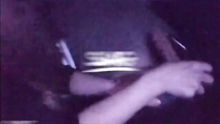 剛 下 班 突 然 好 想 要 就 在 路 邊 隨 機 攔 了 一 台 車 在 車 上 我 撫 摸 了 自 己 被 司 機 開 燈 發 現