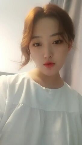 高 顔 值 甜 美 短 發 妹 子 巨 乳 誘 惑   性 感 內 衣 露 出 粉 嫩 大 奶 揉 搓