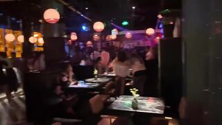 我来自北京美女模特瑶瑶与意大利帅哥男友穿着性感黑丝情趣内衣客厅卫生间做爱高清无水印版