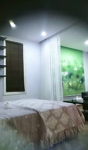 招嫖達人星級酒店開房現場直播高價約了個越南混血妹子 吹簫胸推漫遊抱起來操幹得直叫求饒 太猛了 國語對白