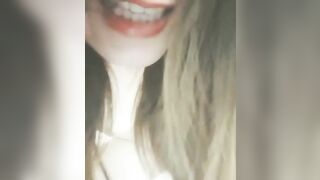 不 會 做 家 事 只 會 性 服 務 的 女 僕 會 不 會 嫌 棄 人 家 呢 哈 哈