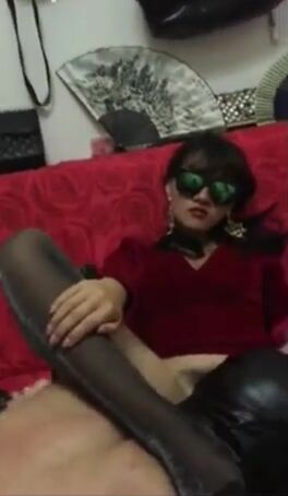 一人调教两奴，舔B喝尿很享受