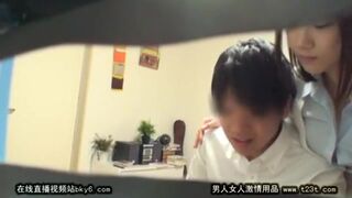 导师勾引，偷拍穿短裙家教老师勾引学