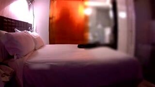 隔壁大叔偷偷潜入美女家里把美女艹的浪叫