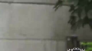 学生妹当街扒裤子.