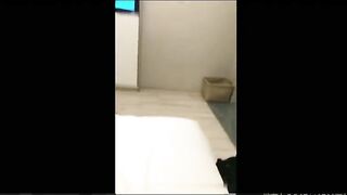 丰满身材少妇演绎勾引外卖小哥3P啪啪