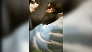 两个屌丝小伙云南河口红灯区找小姐嫖妓直播18岁的小姐姐