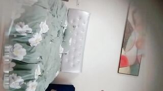 约啪偷拍-1500元网约白皙性感的高颜值美女姐姐家中啪啪,性感翘臀,扒光衣服积累抽插,阴毛旺盛就是骚啊!