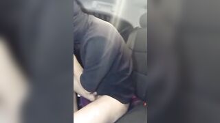 声音很嗲的高颜值巨乳美女和网友家中疯狂肏逼后又开车到广场附近在车里体验车震啪啪,全程国语淫荡对白!