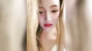 妖艳妹子【人间水蜜桃】和闺蜜一起玩双飞，大黑牛震动口交上位骑乘猛