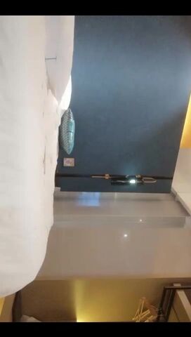 沙發調情扣逼玩振動棒噴水猛操