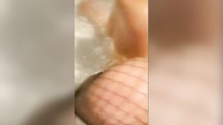 超美颜值『小洋咩咩咩』 诱人内衣浴室自慰福利秀 浑圆双峰 白虎嫩穴 淫语骚话勾引