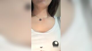 【麻花免费视频】大奶少妇回家双人啪啪 换上女仆装上位骑乘性感大屁股上下摆动