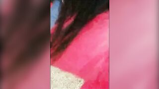 【麻花免费视频】逼毛刮得很干净的淫骚少妇勾引光头佬在摩托车上啪啪