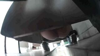 廁拍大神尾隨幾個美眉進英語補習班女廁偷拍