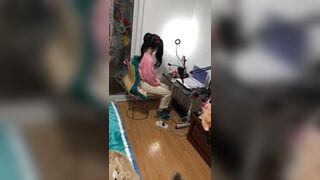 超级粉嫩的小美眉萝莉-小新与他的幼喵 各种大尺度XXOO自拍 年轻就是好啊 粉嫩得出水 附带169P套图 楼梯和户外各种露出